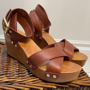 Tory Burch Brown Leather Wood Wedge Sandals – Size 8